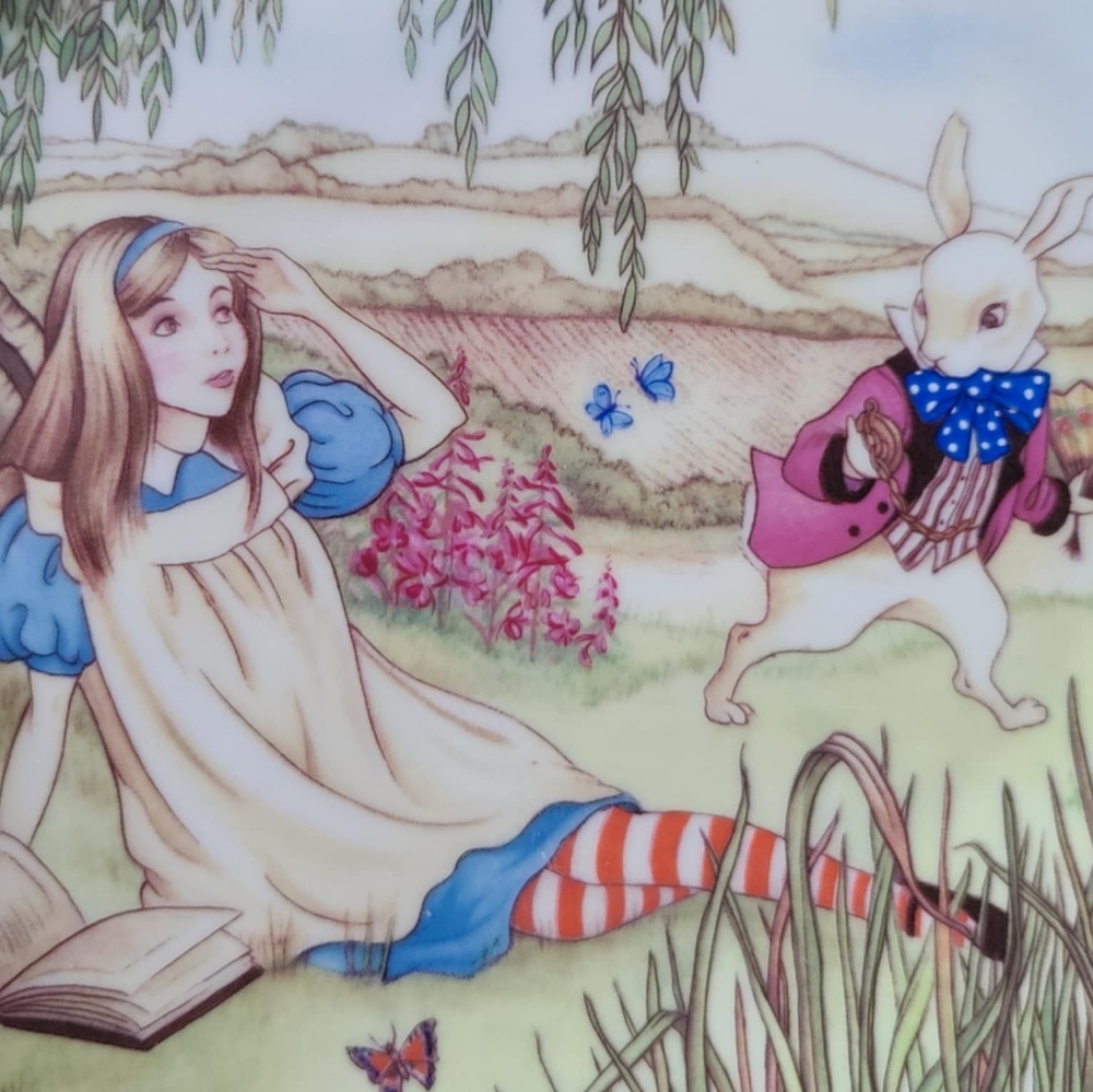 Alice In Wonderland Plate - Picture 2 of 4